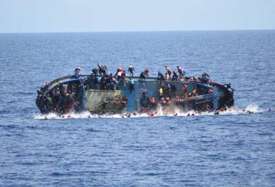 غرق سفينه على متنها 80 شخصا في المحيط الهادئ