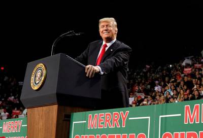 ترامب يمدد العقوبات ضد ايران