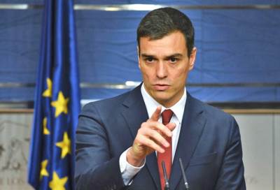 رئيس حكومة إسبانيا الجديد يكسر تقليداً استمر 35 عاماً