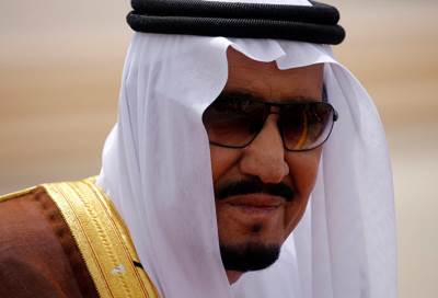 موقع استخباراتي: الملك سلمان يعلق أنشطته ويغادر لدولة عربية