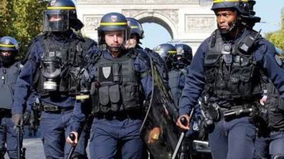 باريس تحسم ترددها وتعلن الحرب على الإخوان