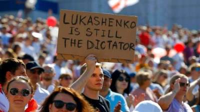 المعارضة تنفذ وعدها ضد لوكاشينكو.. بدء إضراب العمال والطلاب في بيلاروسيا