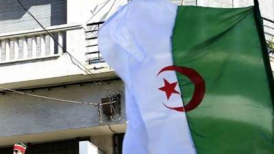 أزمة جديدة بين إسلاميو الجزائر والدولة بسبب الدستور الجديد  