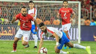 القائمة تضم 19 لاعبا فقط .. شبح كورونا يطارد الأهلي المصري قبل نهائي القرن