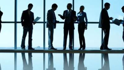 ما مدى تأثير الولاء للشركة على إنتاجية الموظفين بالإمارات؟