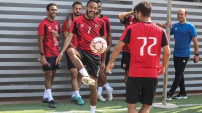 المران الصباحى لنجوم الأهلى.. 40 دقيقة من التمارين الشاقة