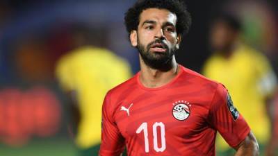 محمد صلاح يصل القاهرة قادمًا من دبي لينضم إلي معسكر منتخب مصر