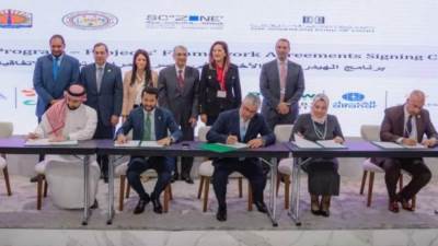 مصر توقع اتفاقيات بقيمة 83 مليار دولار في قطاع الطاقة المتجددة