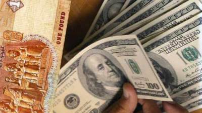 سعر الدولار في مصر يتجاوز مستوى 32 جنيها للمرة الأولى على الإطلاق