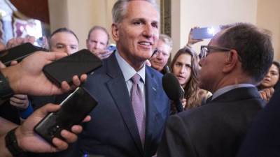 لأول مرة بتاريخ أميركا.. مجلس النواب يعزل رئيسه