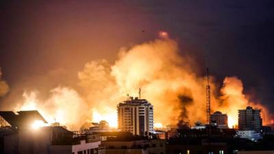 ارتفاع عدد الشهداء في غزة إلى 900.. والغارات مستمرة