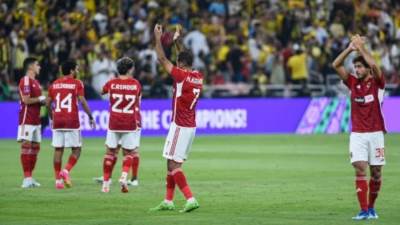 الأهلي المصري يطلب تأجيل مبارتي السوبر