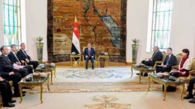 السيسي يتسلم رسالة من نظيره الصيني ويؤكدان استمرار الشراكة الشاملة بين البلدين